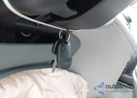 2013 Toyota Sienna Xle V6 8 Passenger z USA, uszkodzony, nr VIN 5TDYK3DC8DS310323